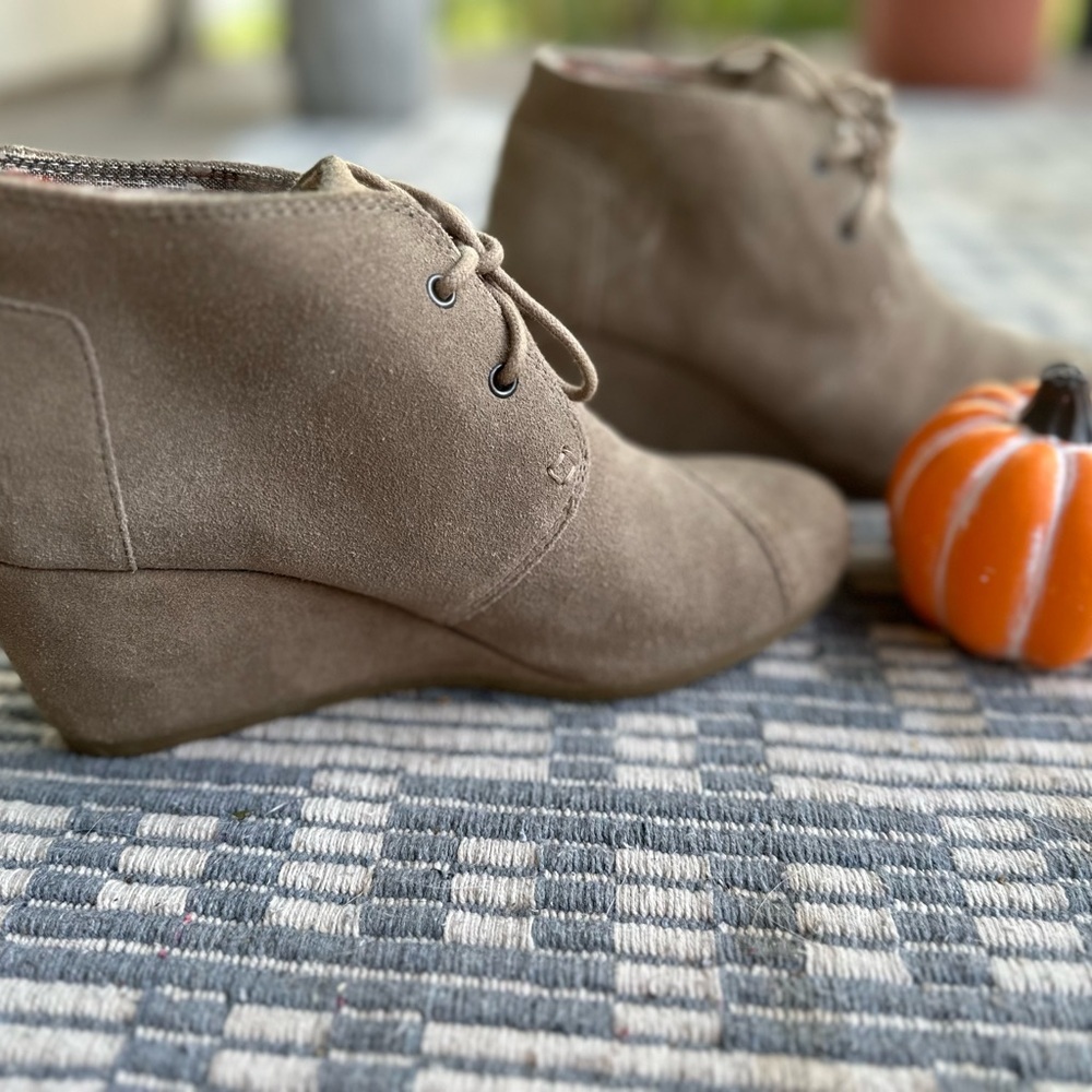 Toms Womens Desert Wedge Boot Taupe Suede Size 8.5 M - Picture 12 of 13